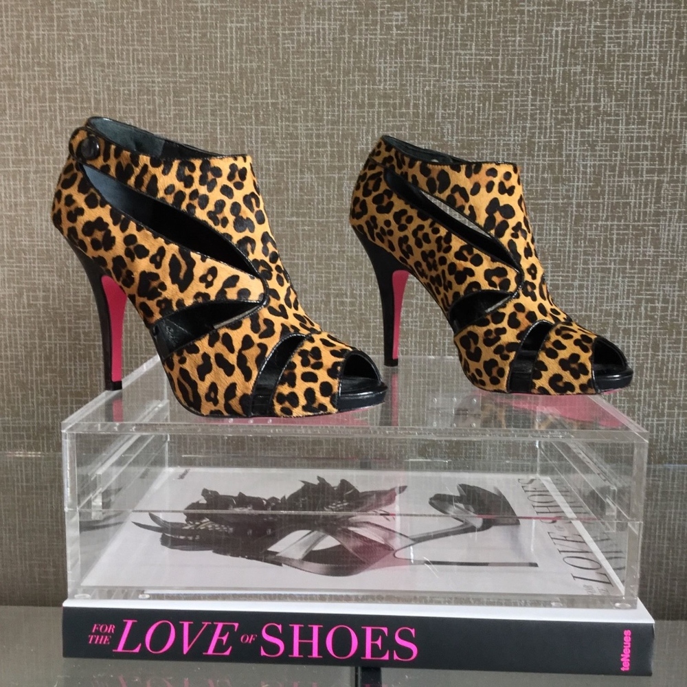 Sexy Betsey Johnson Ponyhair Leopard Booties Sz 8M